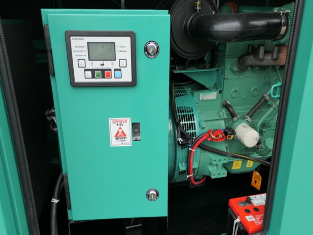 Größtenteils neue, dieselbetriebene Stromgeneratoren sowie ein Spezial Tieflader + 8 x 8 Zugmaschine-4