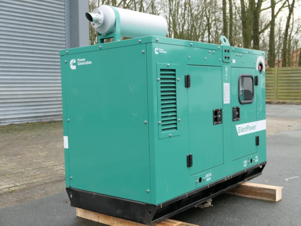 Größtenteils neue, dieselbetriebene Stromgeneratoren sowie ein Spezial Tieflader + 8 x 8 Zugmaschine-9