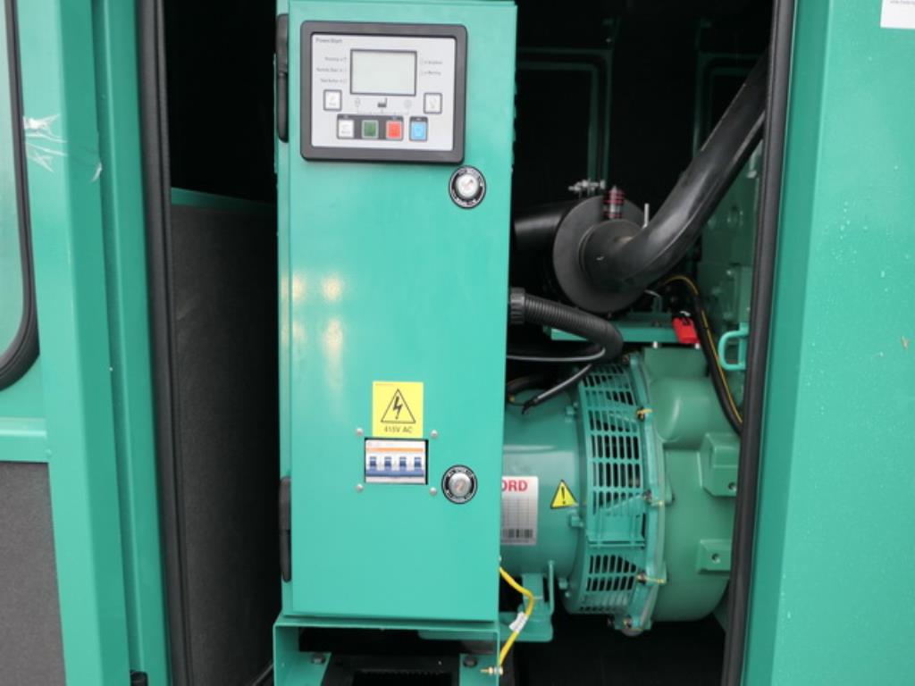 Größtenteils neue, dieselbetriebene Stromgeneratoren sowie ein Spezial Tieflader + 8 x 8 Zugmaschine-4