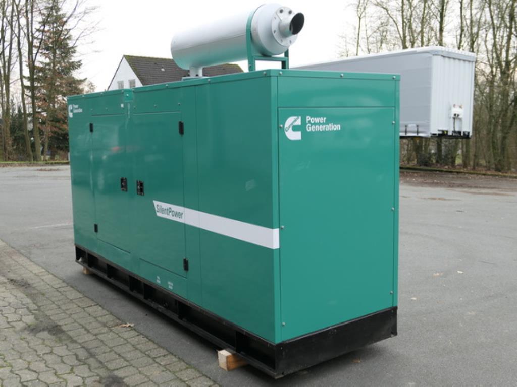 Größtenteils neue, dieselbetriebene Stromgeneratoren sowie ein Spezial Tieflader + 8 x 8 Zugmaschine-10