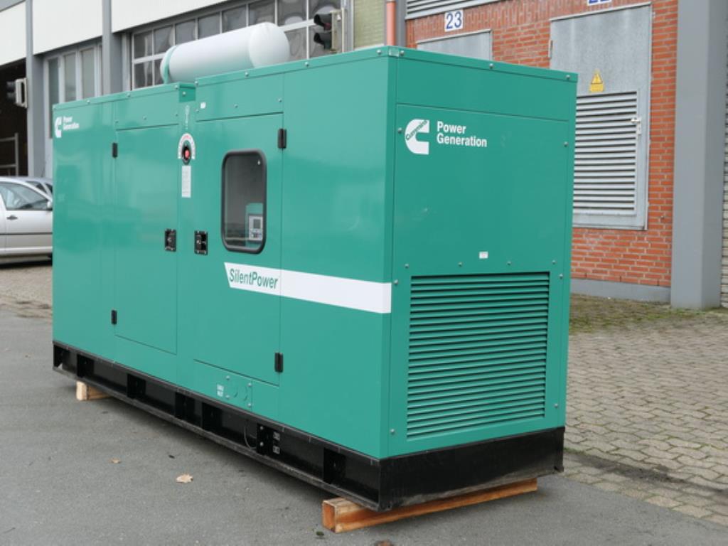 Größtenteils neue, dieselbetriebene Stromgeneratoren sowie ein Spezial Tieflader + 8 x 8 Zugmaschine-11