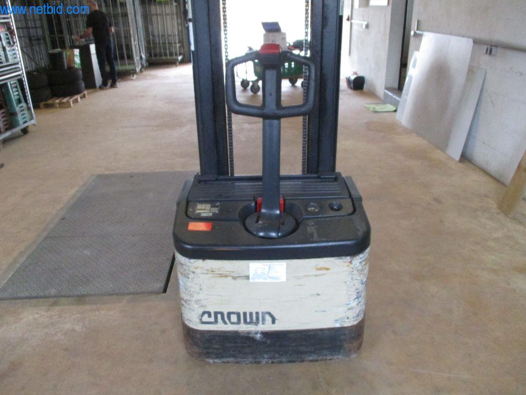 Ciężarówki i sprzęt operacyjny-3