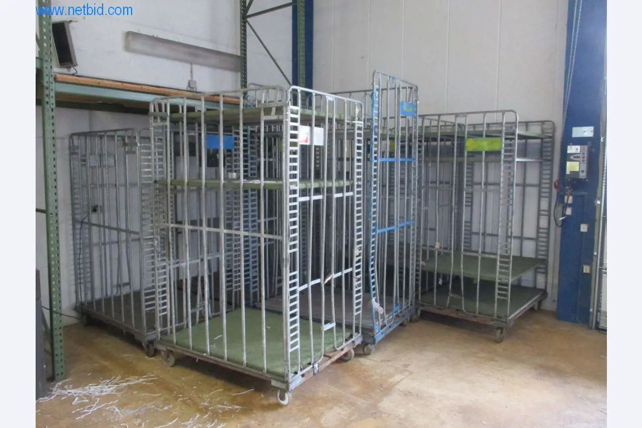 Nákladní automobily a provozní zařízení-1