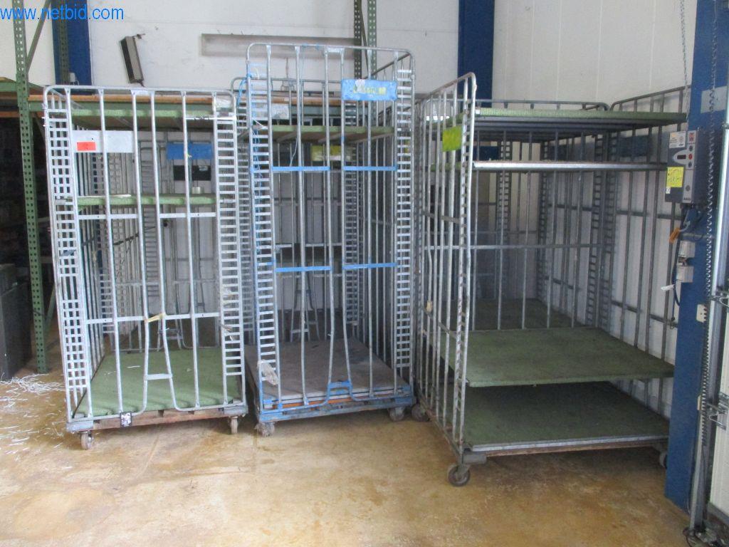 Nákladní automobily a provozní zařízení-2