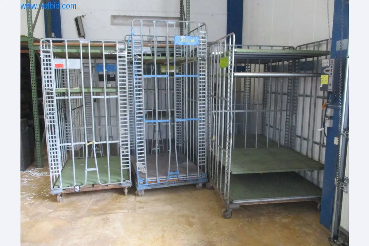 Nákladní automobily a provozní zařízení-2