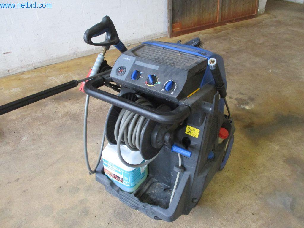 Ciężarówki i sprzęt operacyjny-2