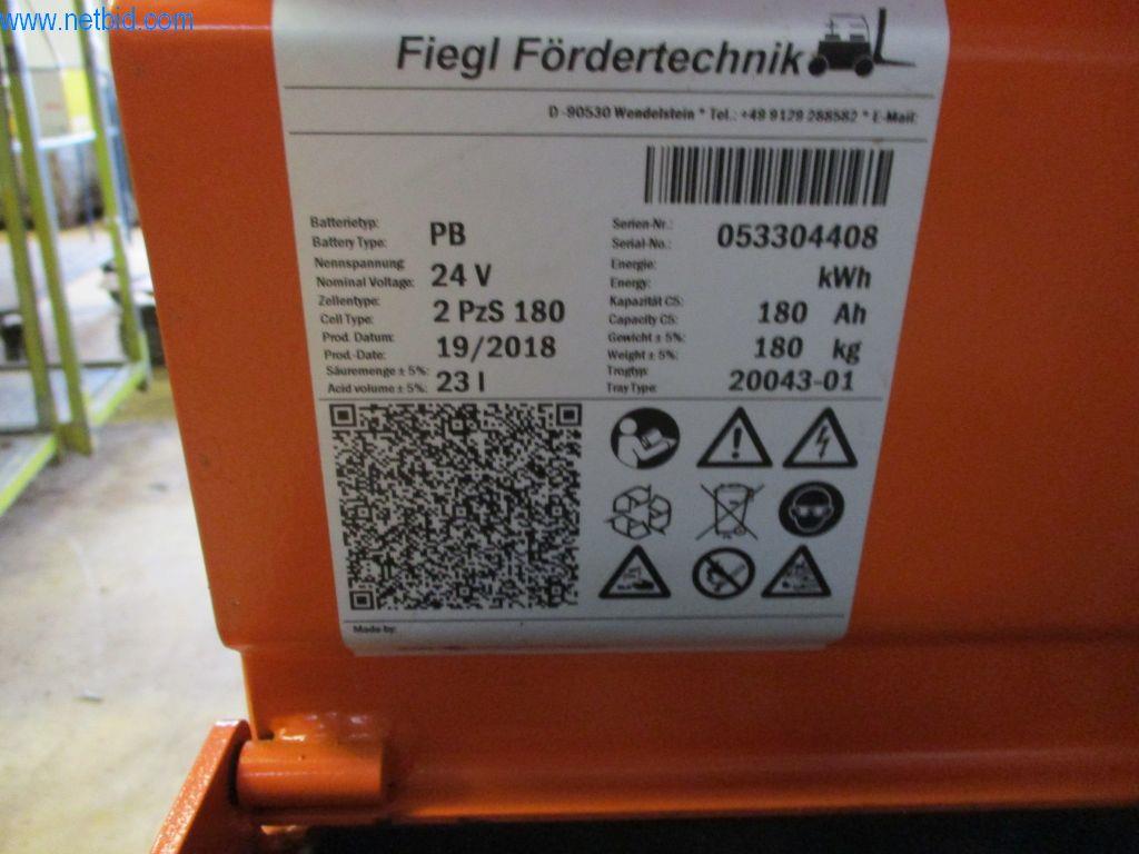 Ciężarówki i sprzęt operacyjny-4