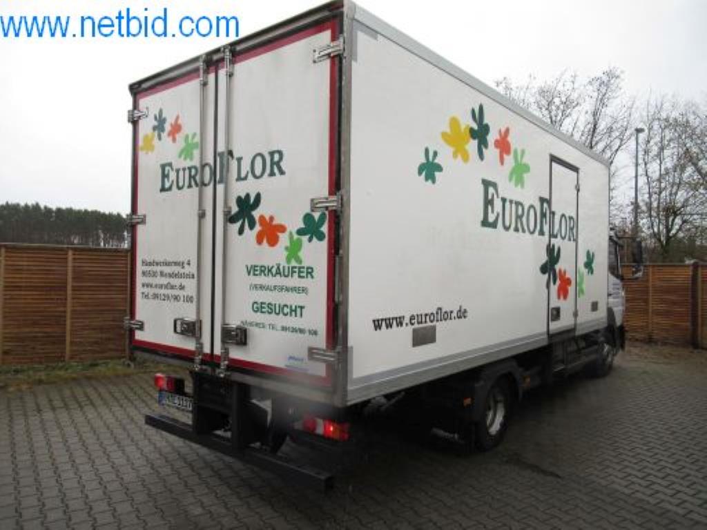 Ciężarówki i sprzęt operacyjny-3