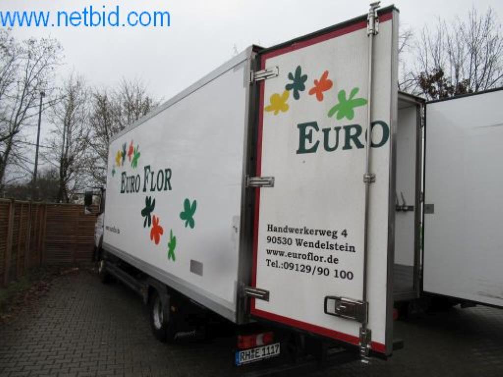 Ciężarówki i sprzęt operacyjny-7