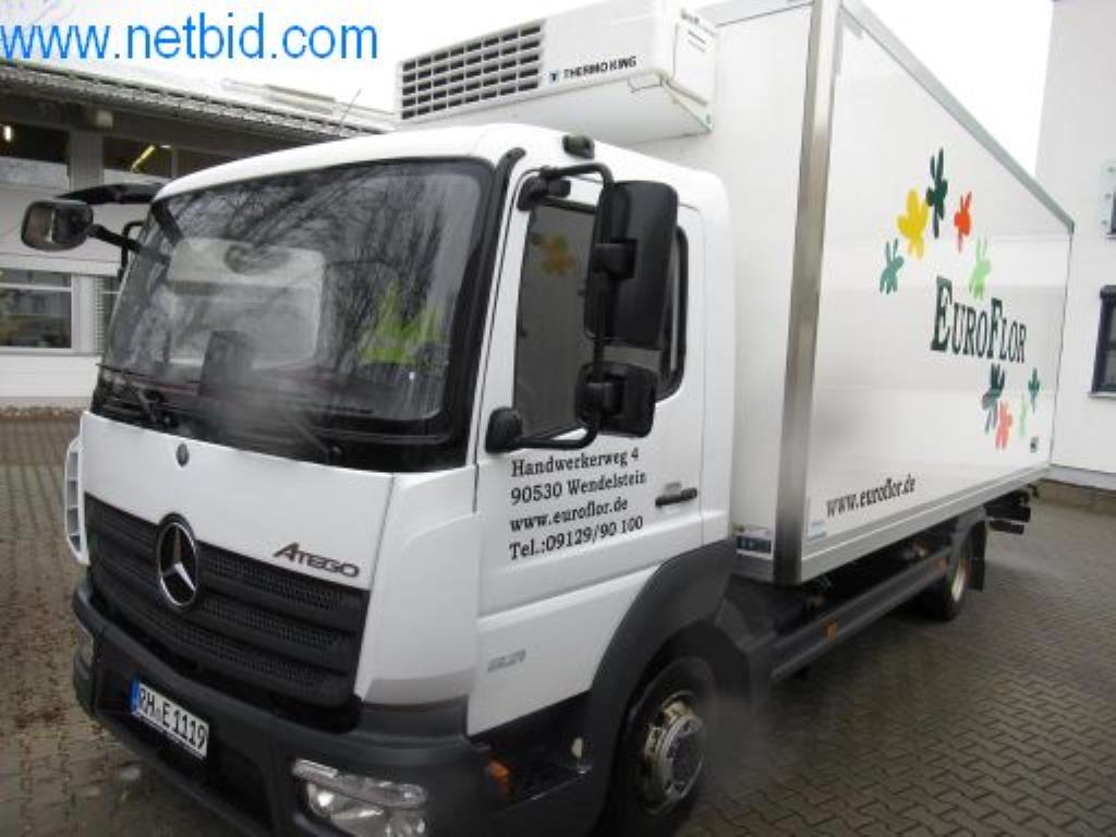 Ciężarówki i sprzęt operacyjny-3