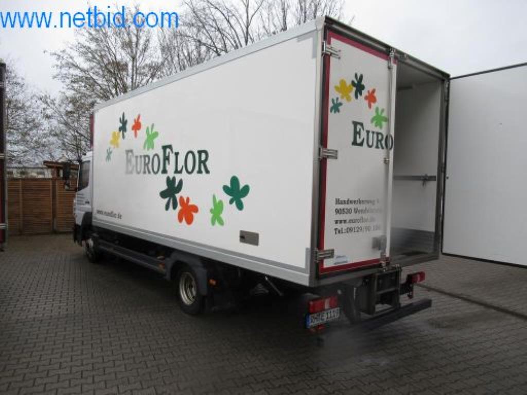 Ciężarówki i sprzęt operacyjny-4