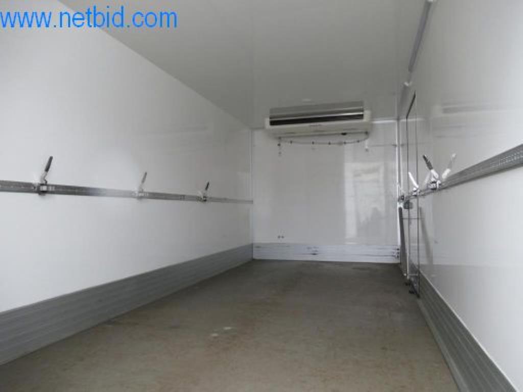 Ciężarówki i sprzęt operacyjny-6