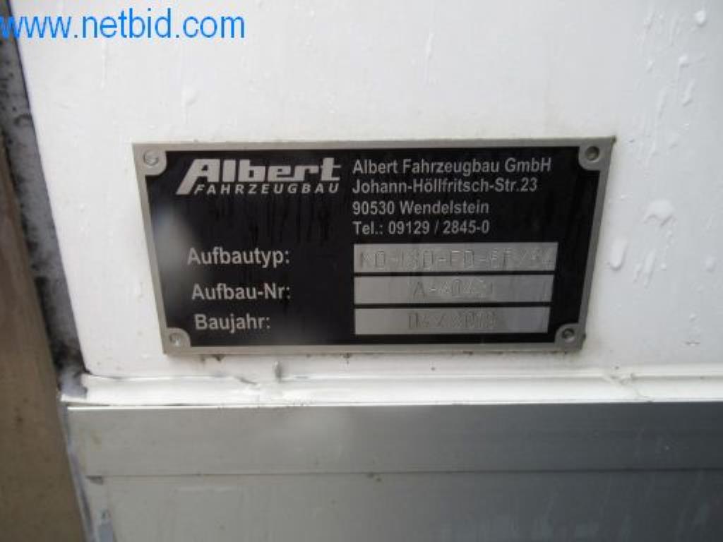 Ciężarówki i sprzęt operacyjny-9