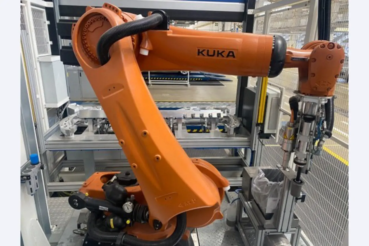 Industrial robots, metalworking machines, IT servers, catering equipment-3