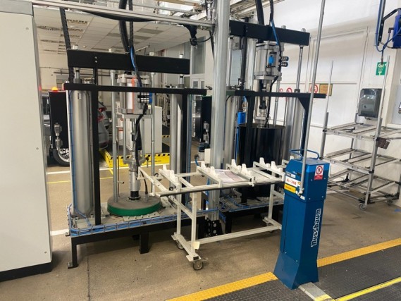 Prumyslové roboty, kovoobrábecí stroje, IT servery a gastro zarízení-4