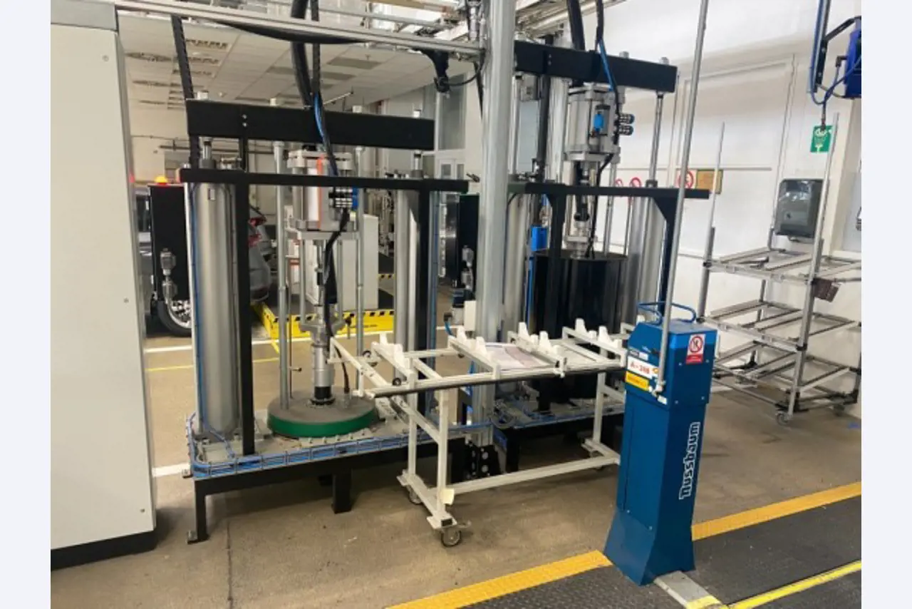 Industrial robots, metalworking machines, IT servers, catering equipment-4