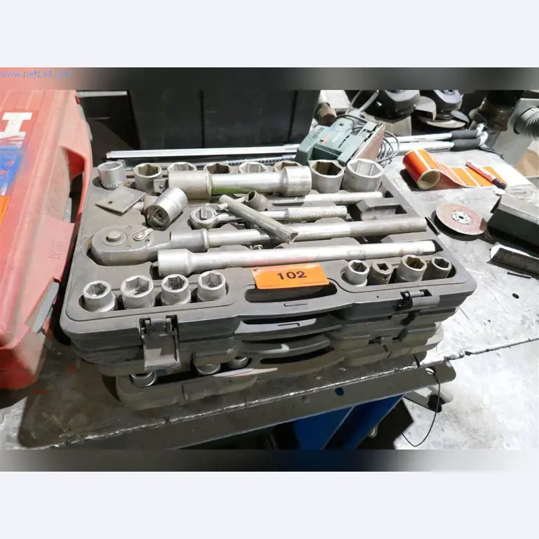 Stroje, provozní a kancelářské vybavení, zásoby, montážní materiál a vozidla-1