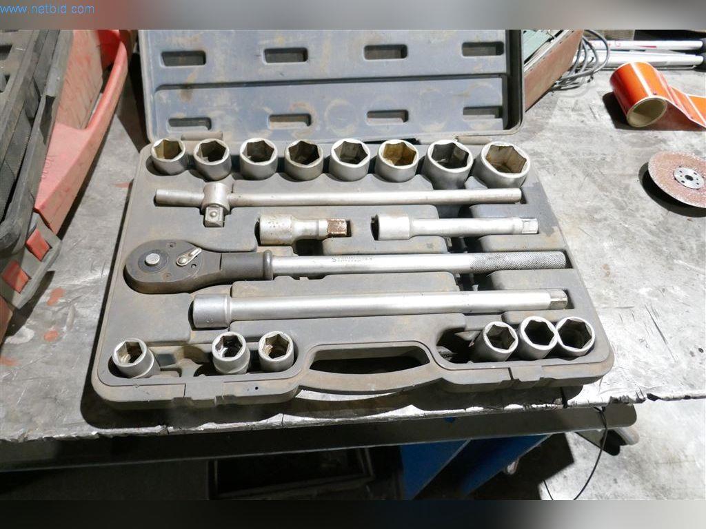 Stroje, provozní a kancelářské vybavení, zásoby, montážní materiál a vozidla-2