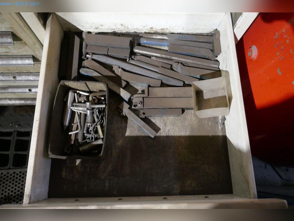 Stroje, provozní a kancelářské vybavení, zásoby, montážní materiál a vozidla-10