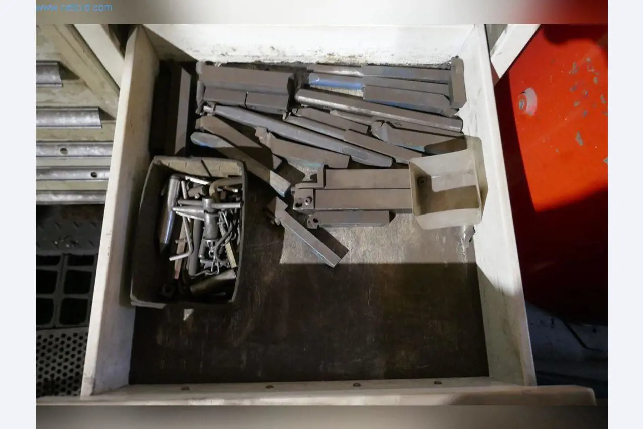 Machines, bedrijfs- en kantooruitrusting, voorraden, assemblagematerialen en voertuigen-10