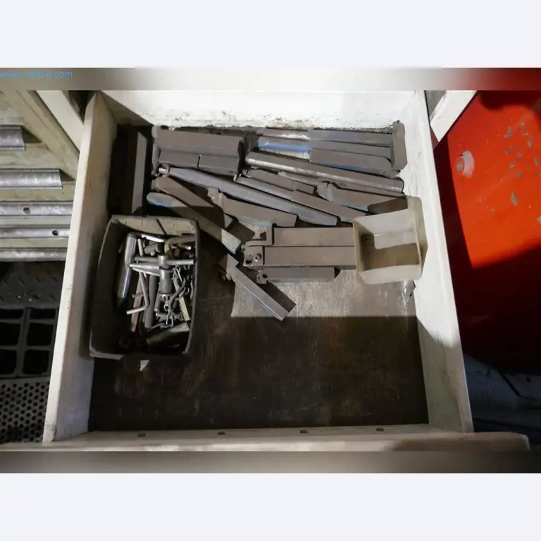 Machines, bedrijfs- en kantooruitrusting, voorraden, assemblagematerialen en voertuigen-10