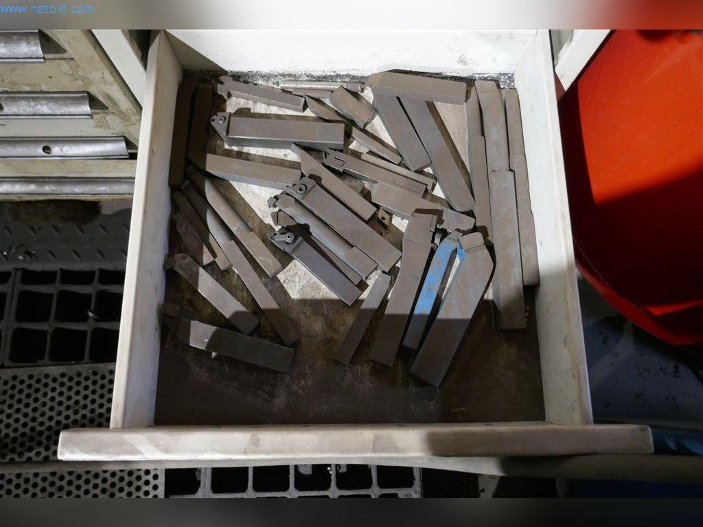 Stroje, provozní a kancelářské vybavení, zásoby, montážní materiál a vozidla-11