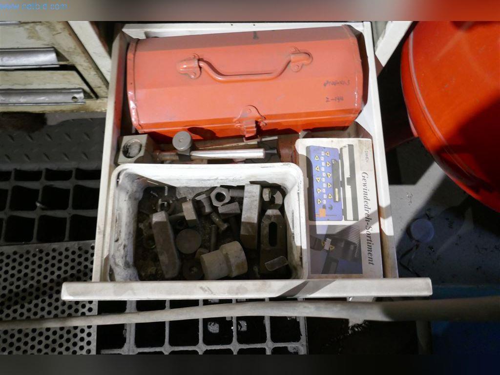 Stroje, provozní a kancelářské vybavení, zásoby, montážní materiál a vozidla-12