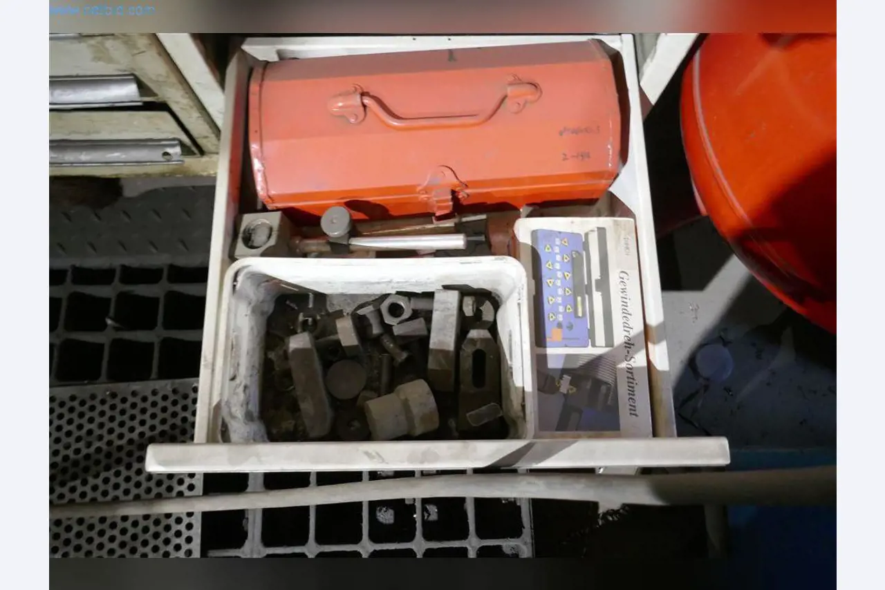 Machines, bedrijfs- en kantooruitrusting, voorraden, assemblagematerialen en voertuigen-12