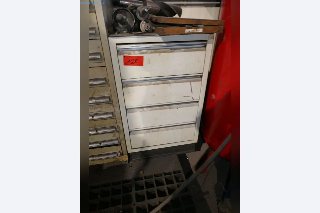 Machines, bedrijfs- en kantooruitrusting, voorraden, assemblagematerialen en voertuigen-2