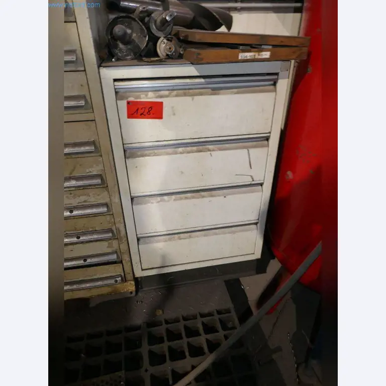 Machines, bedrijfs- en kantooruitrusting, voorraden, assemblagematerialen en voertuigen-2