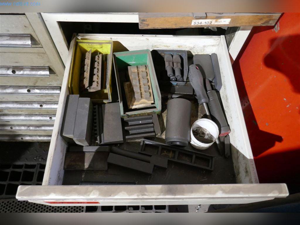 Stroje, provozní a kancelářské vybavení, zásoby, montážní materiál a vozidla-9