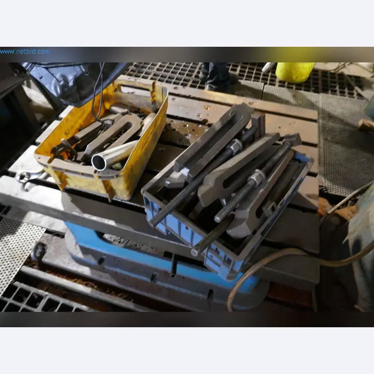 Machines, bedrijfs- en kantooruitrusting, voorraden, assemblagematerialen en voertuigen-11
