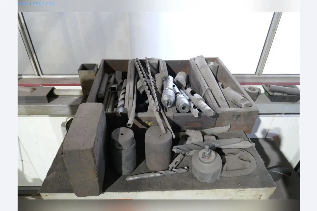 Machines, bedrijfs- en kantooruitrusting, voorraden, assemblagematerialen en voertuigen-12