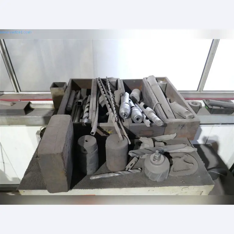 Machines, bedrijfs- en kantooruitrusting, voorraden, assemblagematerialen en voertuigen-12