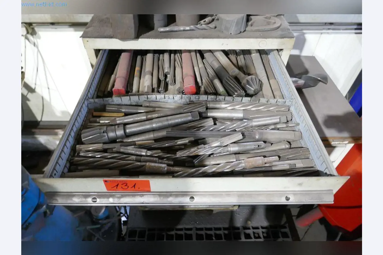 Machines, bedrijfs- en kantooruitrusting, voorraden, assemblagematerialen en voertuigen-13