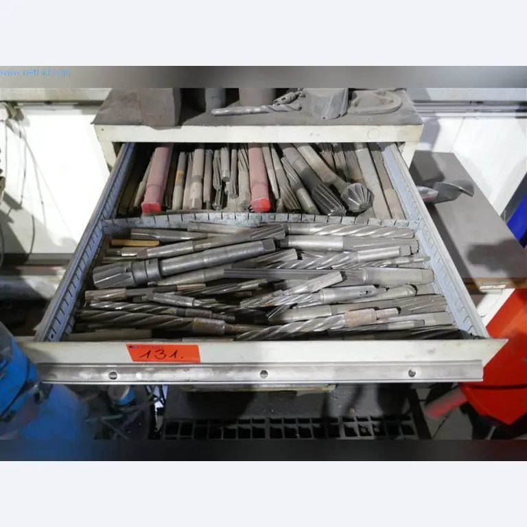 Machines, bedrijfs- en kantooruitrusting, voorraden, assemblagematerialen en voertuigen-13