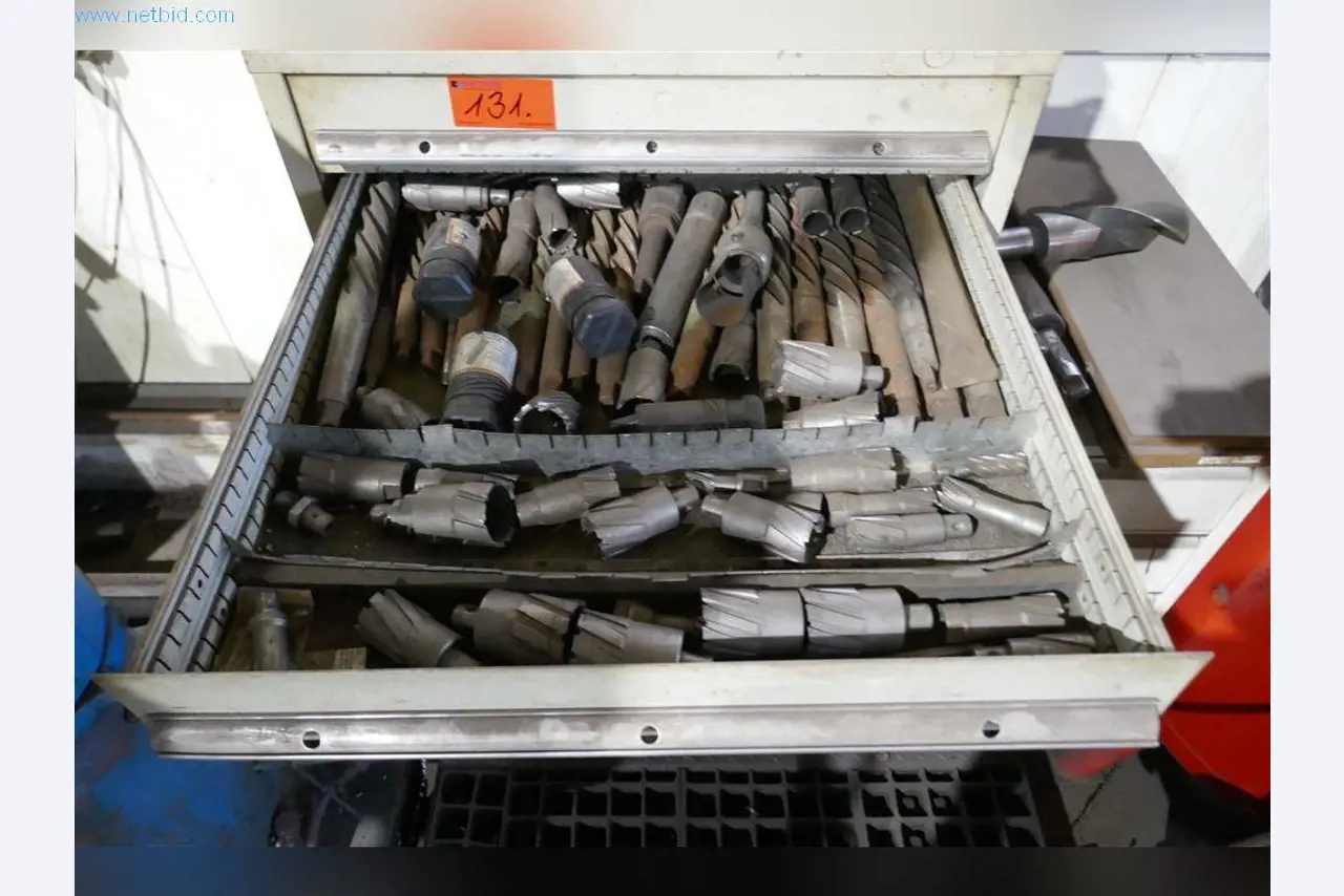 Machines, bedrijfs- en kantooruitrusting, voorraden, assemblagematerialen en voertuigen-14