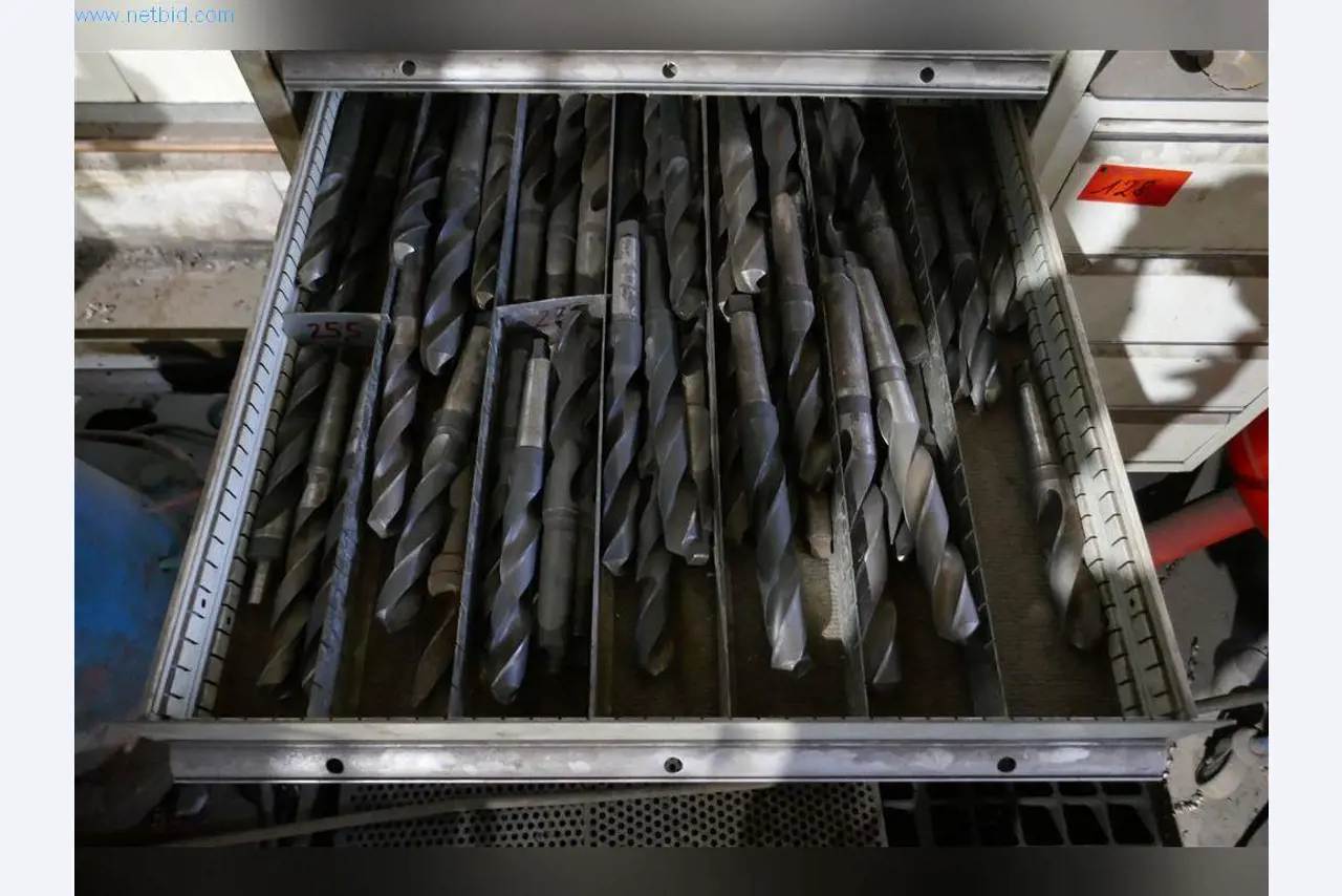 Machines, bedrijfs- en kantooruitrusting, voorraden, assemblagematerialen en voertuigen-18