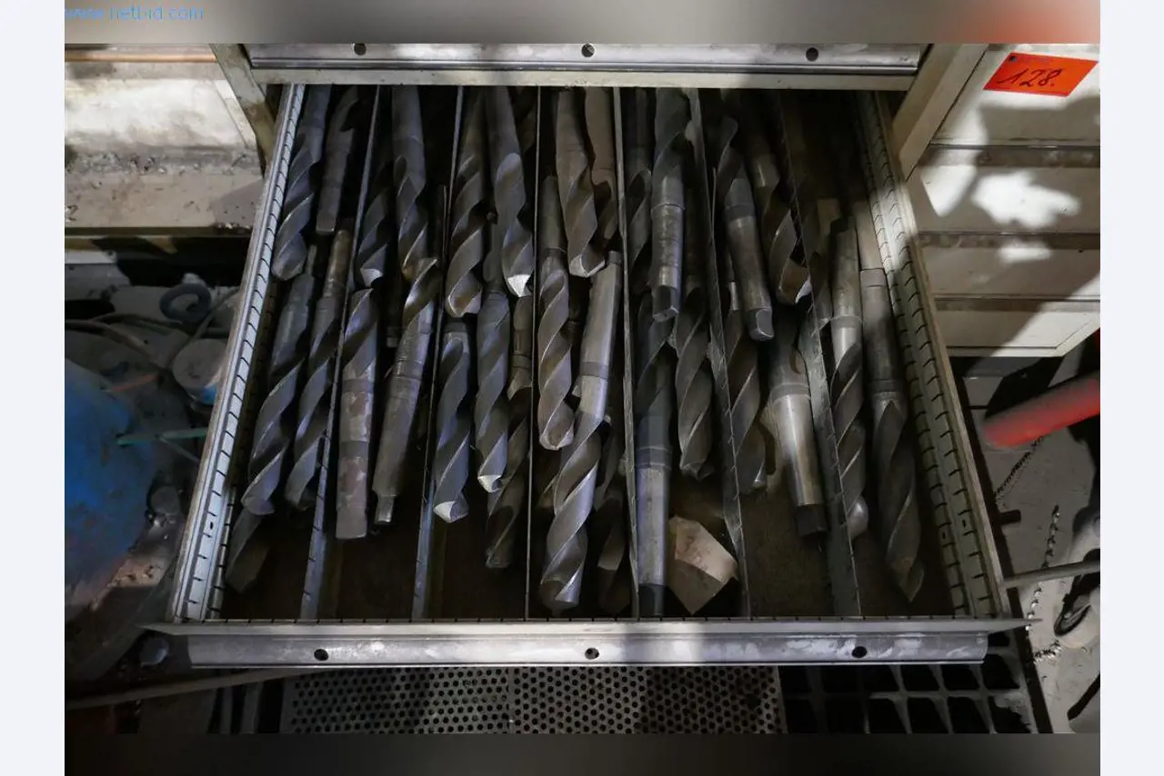 Machines, bedrijfs- en kantooruitrusting, voorraden, assemblagematerialen en voertuigen-19