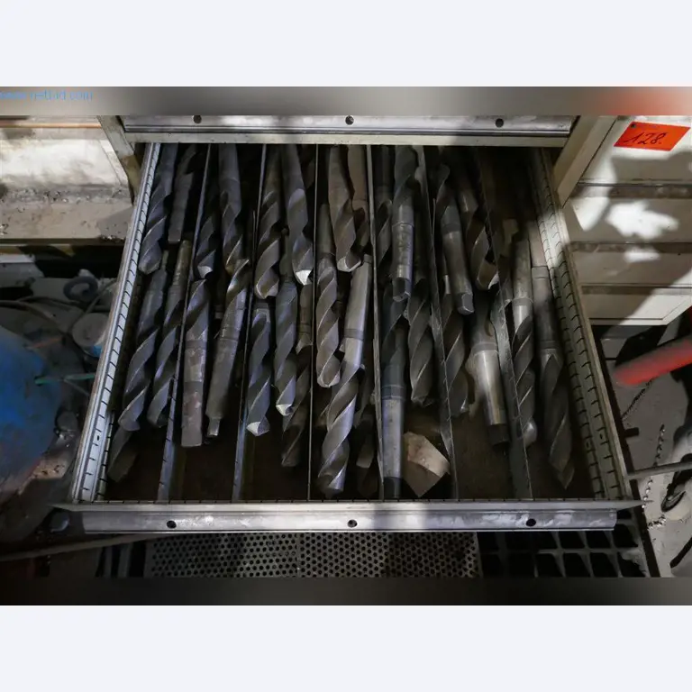 Machines, bedrijfs- en kantooruitrusting, voorraden, assemblagematerialen en voertuigen-19