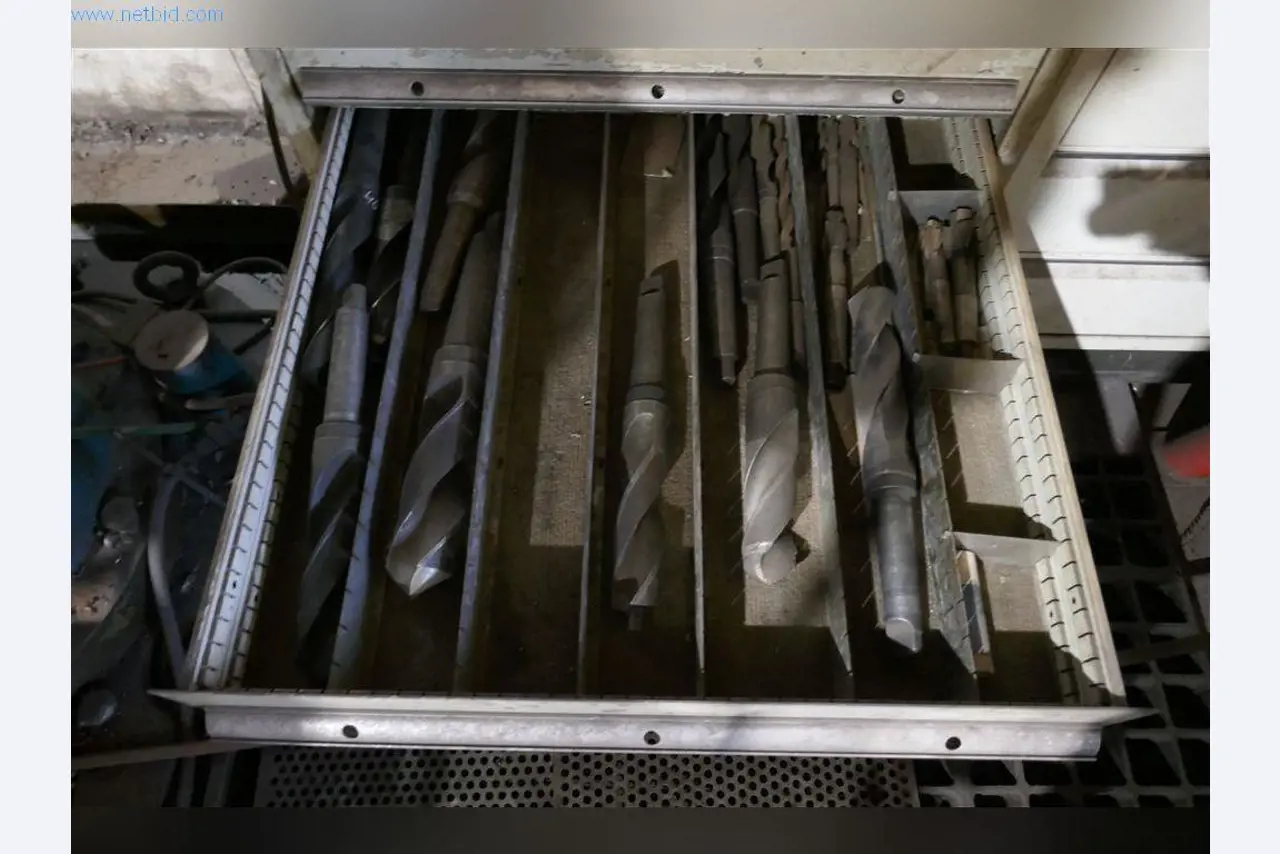Machines, bedrijfs- en kantooruitrusting, voorraden, assemblagematerialen en voertuigen-21