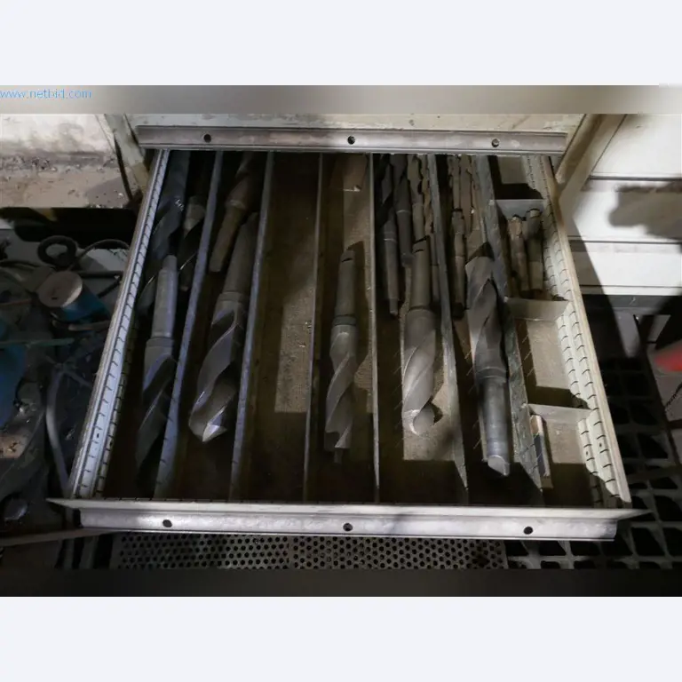 Machines, bedrijfs- en kantooruitrusting, voorraden, assemblagematerialen en voertuigen-21