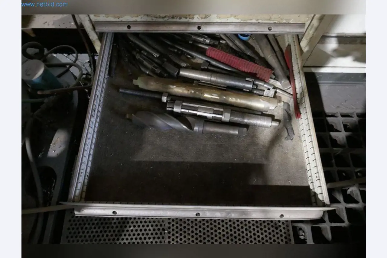 Machines, bedrijfs- en kantooruitrusting, voorraden, assemblagematerialen en voertuigen-23