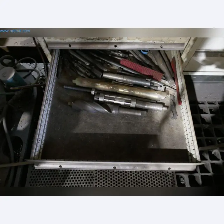 Machines, bedrijfs- en kantooruitrusting, voorraden, assemblagematerialen en voertuigen-23