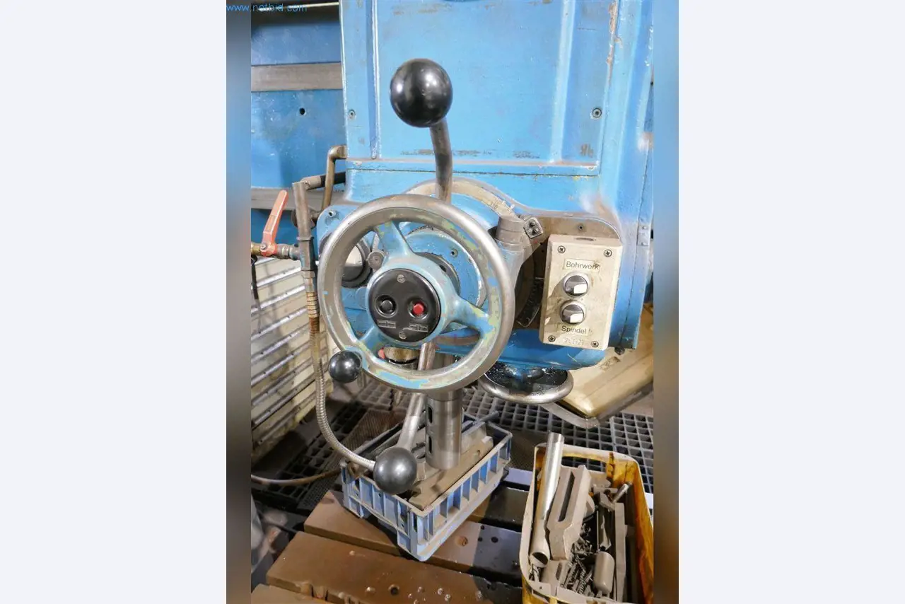 Machines, bedrijfs- en kantooruitrusting, voorraden, assemblagematerialen en voertuigen-2