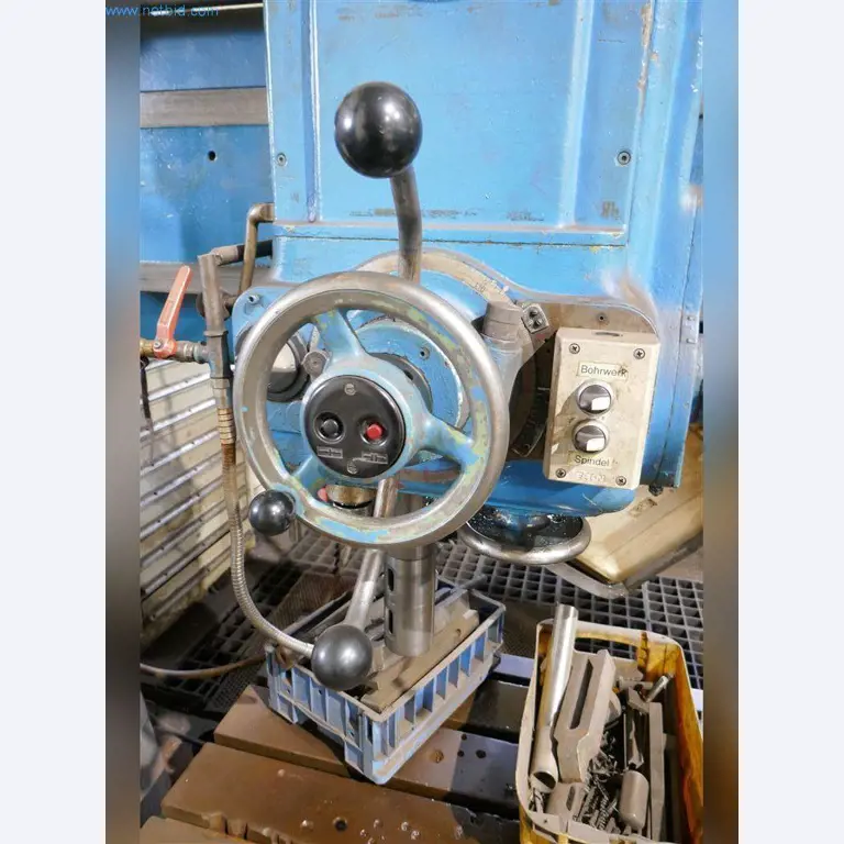 Machines, bedrijfs- en kantooruitrusting, voorraden, assemblagematerialen en voertuigen-2