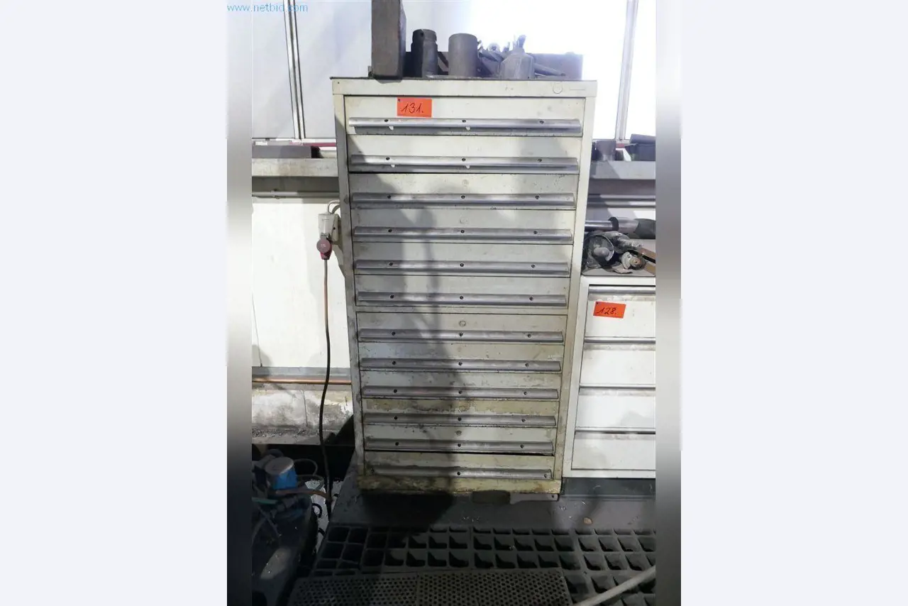Machines, bedrijfs- en kantooruitrusting, voorraden, assemblagematerialen en voertuigen-4