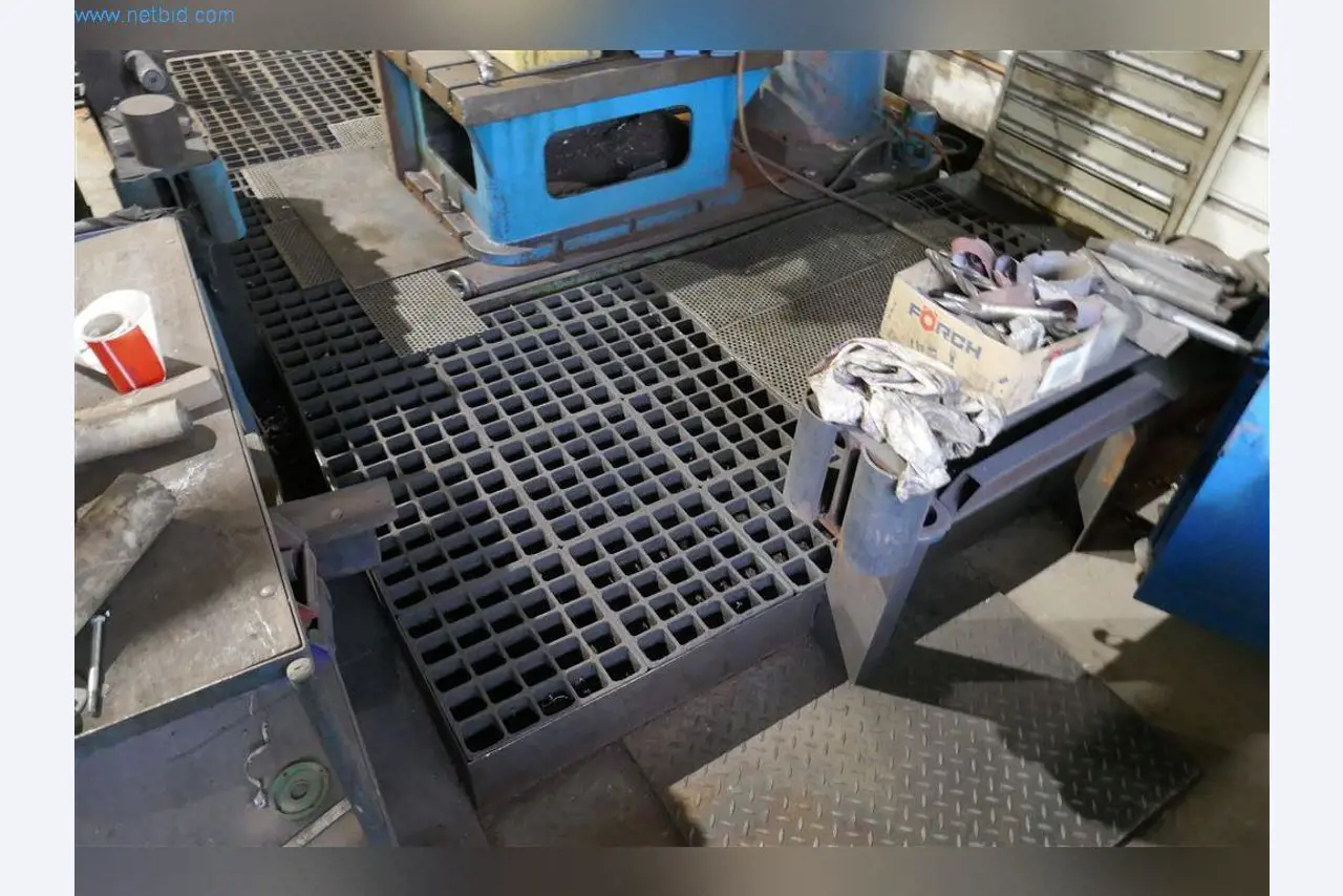 Machines, bedrijfs- en kantooruitrusting, voorraden, assemblagematerialen en voertuigen-8