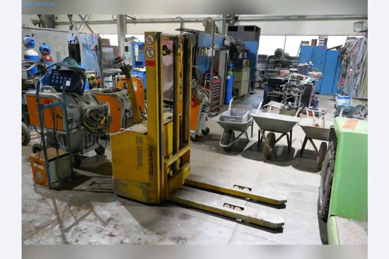 Machinery, operating and office equipment, inventories, assembly materials and vehicles (steel construction sector)-1