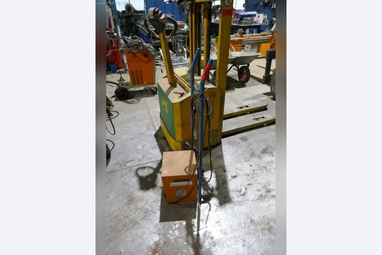 Machinery, operating and office equipment, inventories, assembly materials and vehicles (steel construction sector)-1